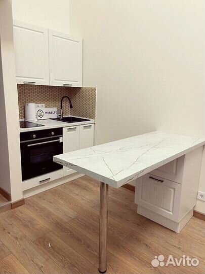 Кухня с барной стойкой в студию