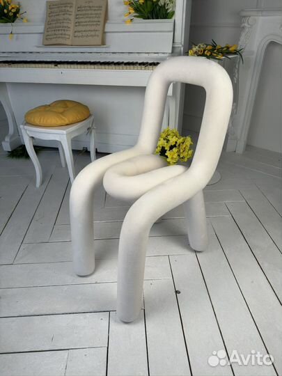 Дизайнерский сливочный стул в стиле Moustache