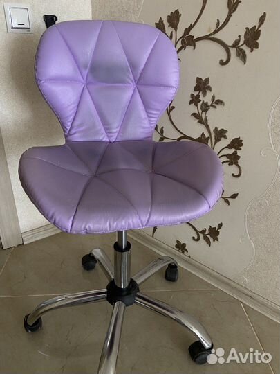 Стул для мастера по наращиванию ресниц