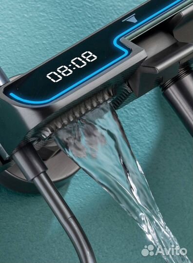 Душевая стойка с термостатом и электронным табло