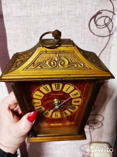 Часы настенные советские янтарь