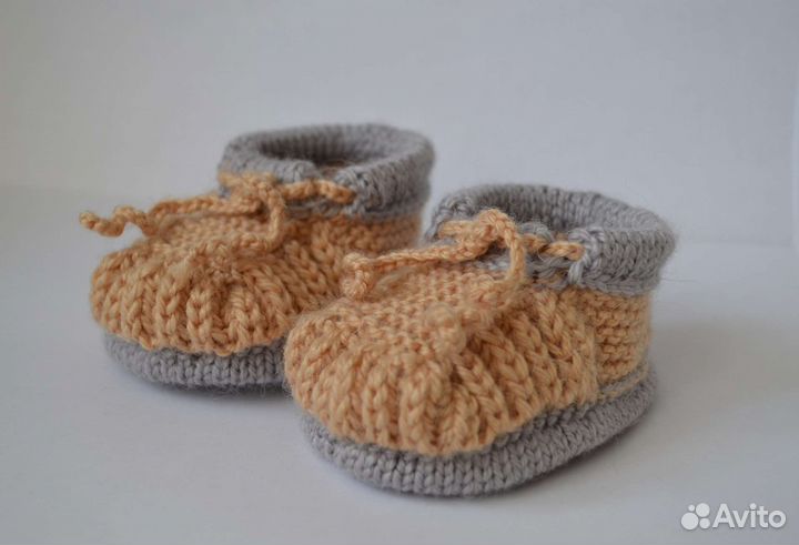 Чепчик, пинетки для новорожденного