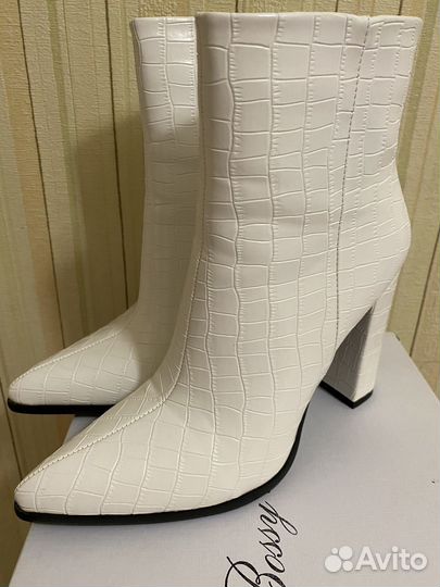 Ботиольоны белые