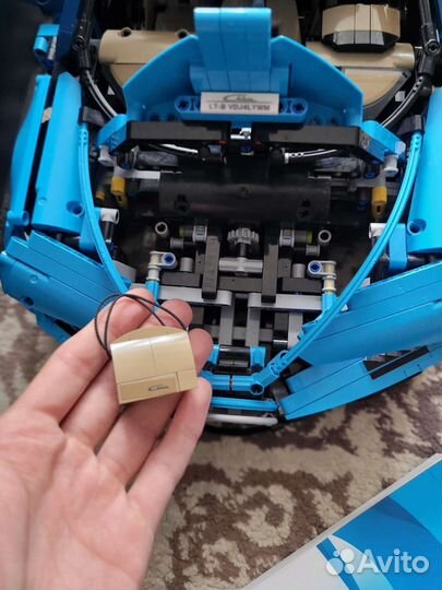 Lego Technic Bugatti Chiron оригинал 42083