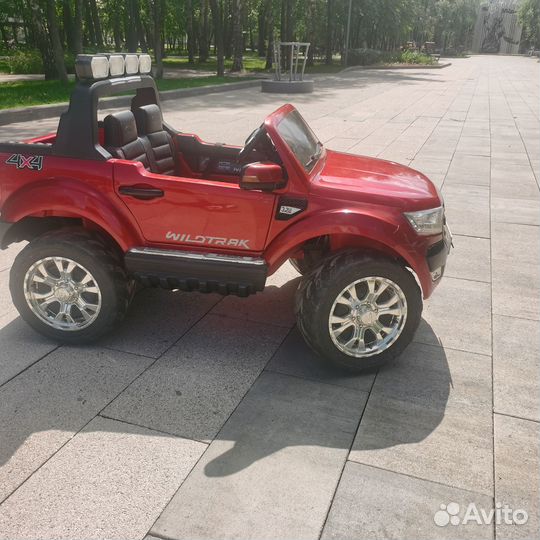 Детский электромобиль двухместный бу