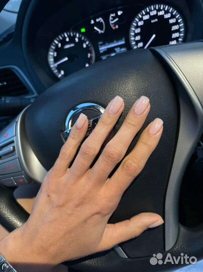 Маникюр и педикюр в студии