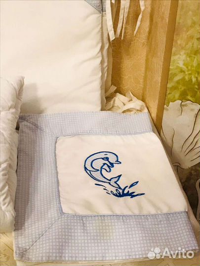 Бортики и постельное бельё в кроватку