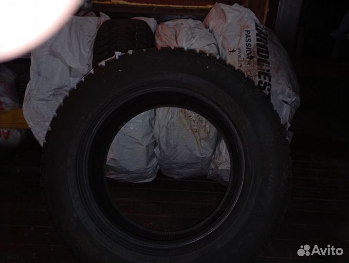 Goodyear UltraGrip 500 235/65 R17
