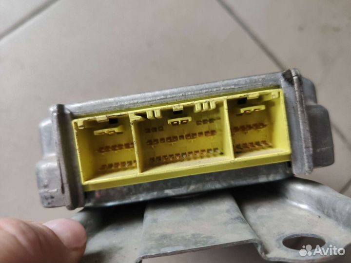 Блок управления AIR BAG Toyota Avensis I 97-03