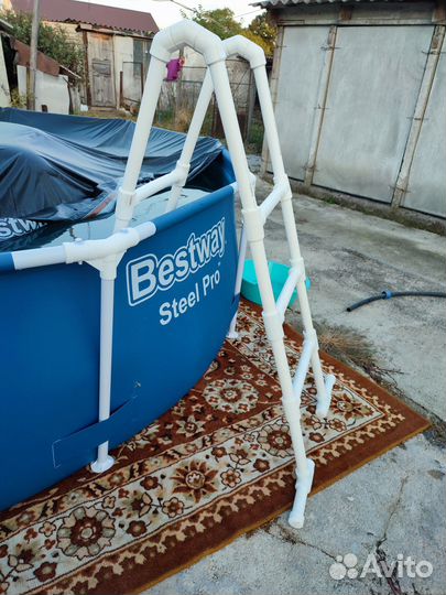 Лестница для бассейна