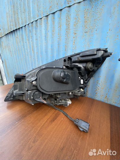 Фара правая Volvo S60