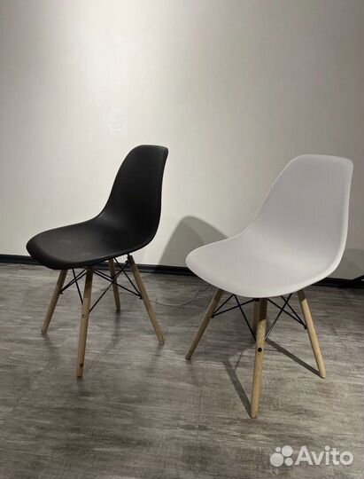 Стул на деревянных ножках