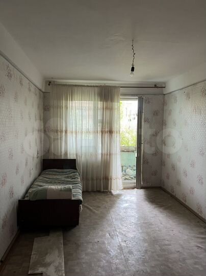 4-к. квартира, 90 м², 1/10 эт.