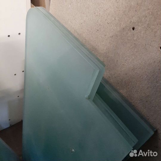 Полки стеклянные толщиной 8мм, матовые