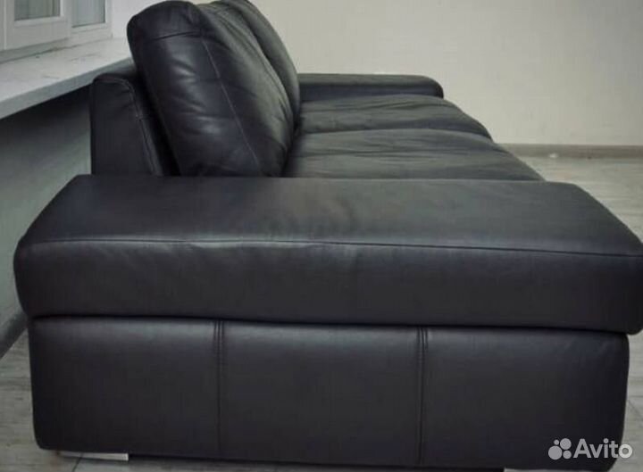 Кожаный диван