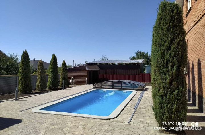 Бассейн с павильоном