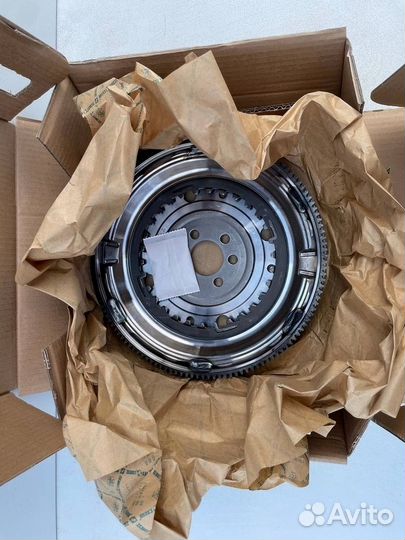 Маховик двухмассовый LUK 4150521090 DSG7 132,6