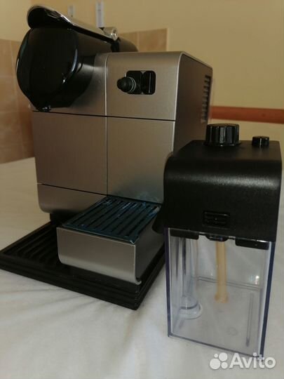 Кофеварка капсульная DeLonghi Nespressо с капучи