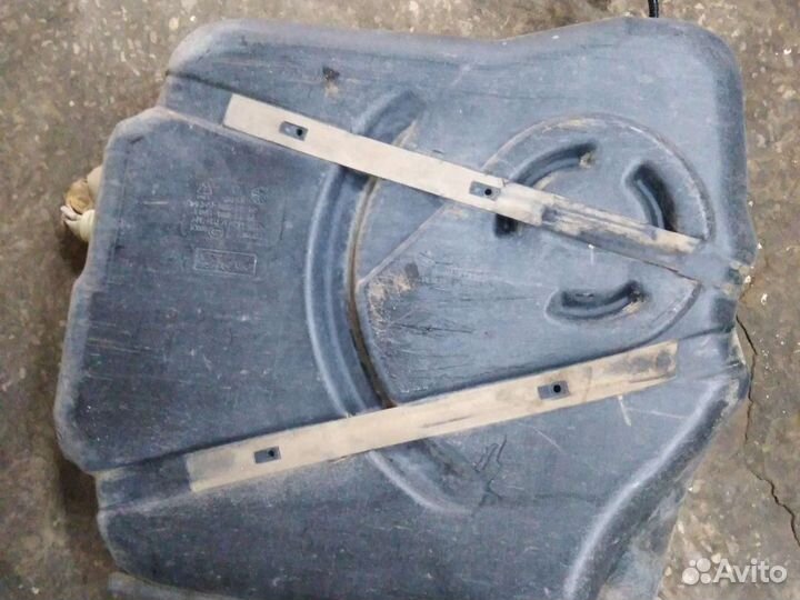 Бак топливный,Насос топливный Mazda3 1поколение