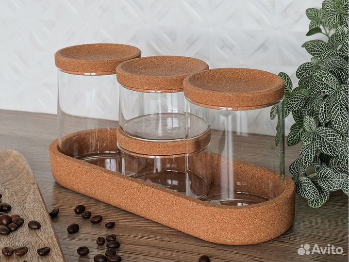 Набор стеклянных банок с пробковыми крышками