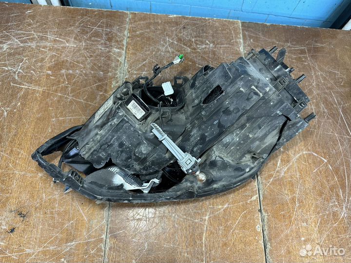 Фара правая VW Touareg 2 NF (10-14) ксенон