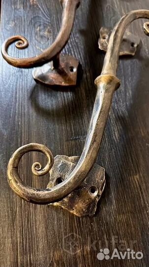 Кованая дверная ручка