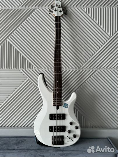 Бас гитара Yamaha trbx 304 Indonesia