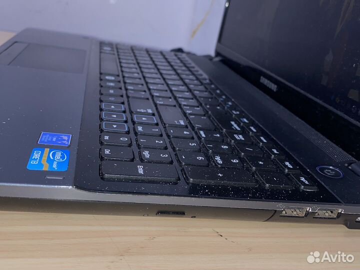 Мощный ноутбук Samsung i3 с игровым комплектом