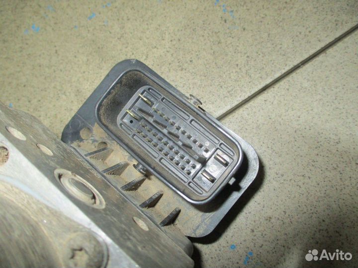 Блок ABS (насос) Toyota Corolla (E150)