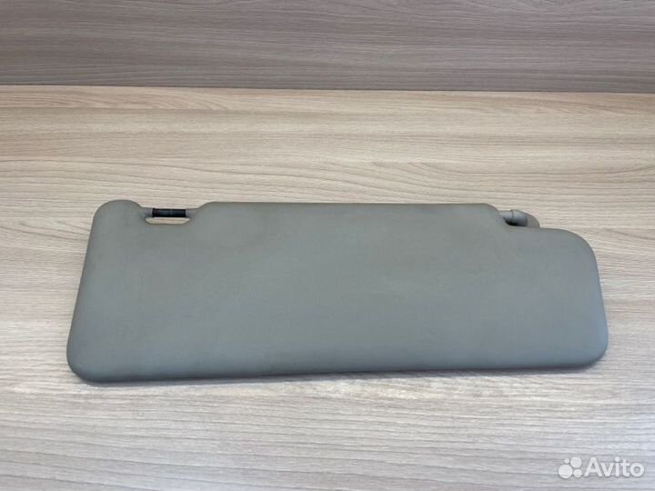 Козырек солнцезащитный правый Renault Logan