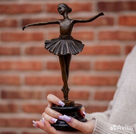 Бронзовая статуэтка