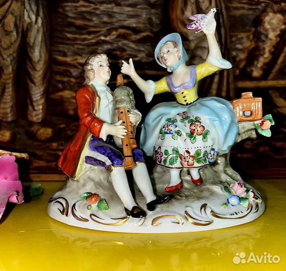 Старинная фарфоровая статуэтка Sitzendorf