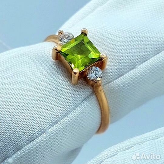 Золотое кольцо с камнем 16,5р