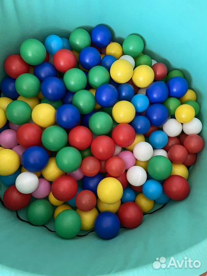 Сухой бассейн с шариками