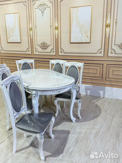 Стол и стулья