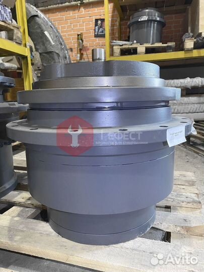 Редуктор хода EC290BFX 14528258