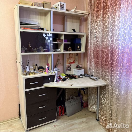 Продаю школьный уголок