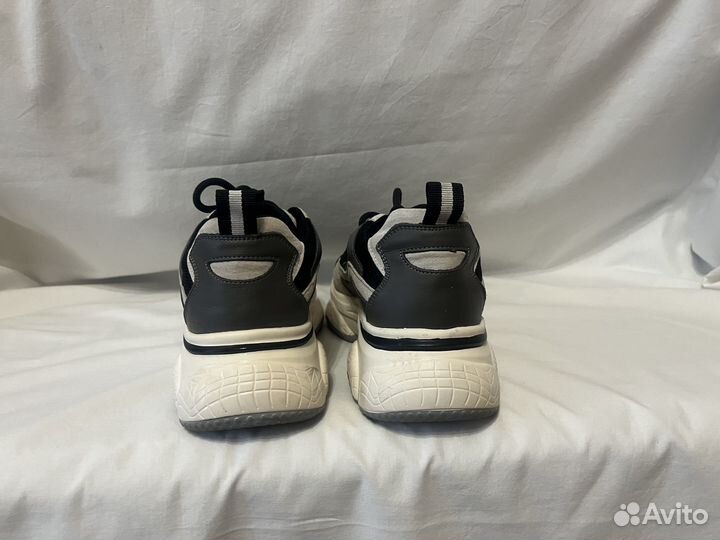 Кроссовки женские 38 размер б/у