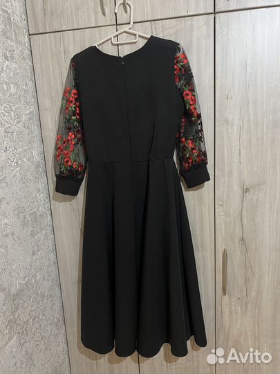 Платье вечернее с вышивкой
