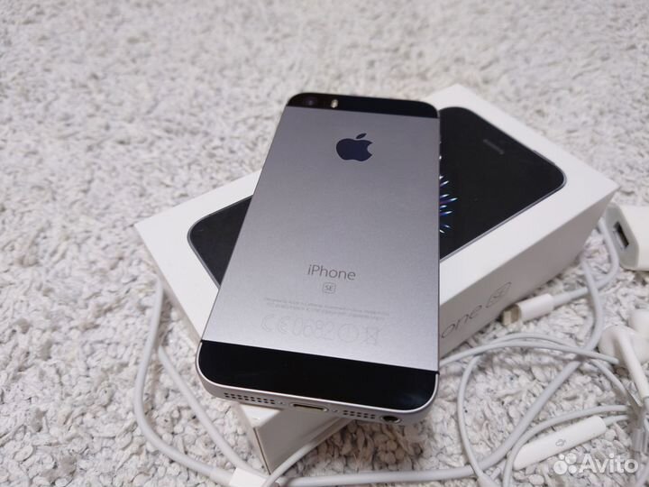 iPhone SE, 32 ГБ