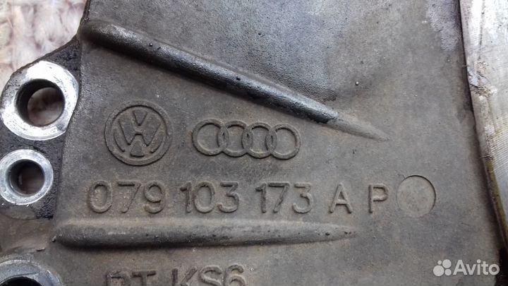 Крышка цепи грм 4.2 VW Audi