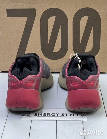 Adidas Yeezy 700 V3 Fade Carbon(кач-во оригинал)