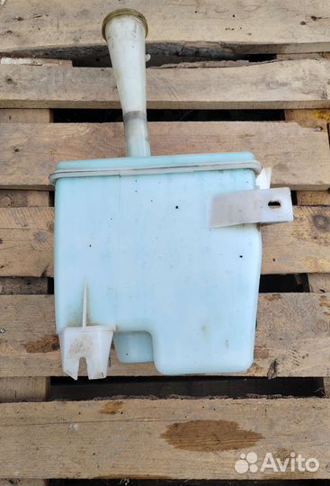 Бачок омывателя Nissan Primera P10