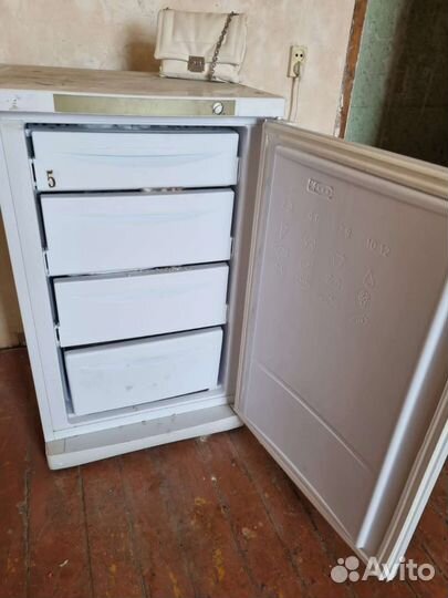 Морозильная камера морозильник Indesit SFR 100