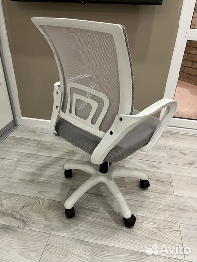 Офисное кресло
