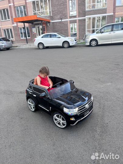 Детский электромобиль
