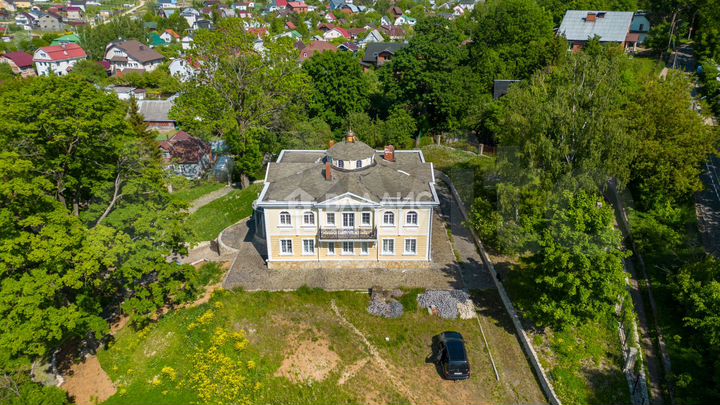 Дом 419 м² на участке 38 сот.