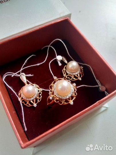 Золотые серьги и кольцо с жемчугом