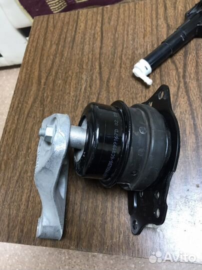 Опора подушка двигателя VW Polo Rapid 11-20г новая