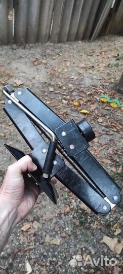 Домкрат ромбический